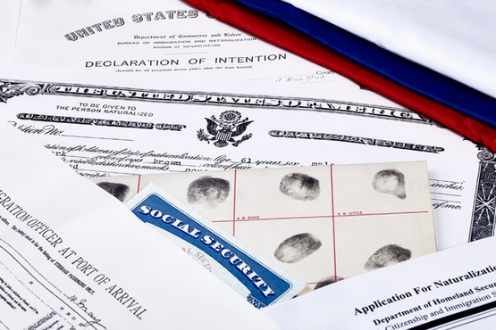Los 5 errores más comunes al presentar una petición familiar ante USCIS (y cómo evitarlos)